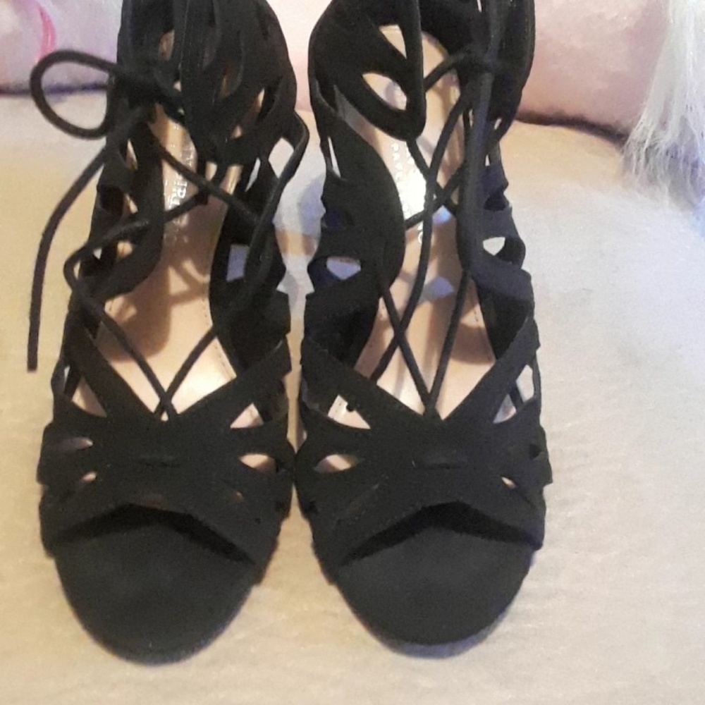 High heels - Picture 2 of 2